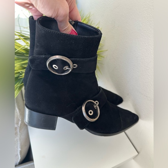 Zara | Flat Suede Boots - Picture 16 of 16